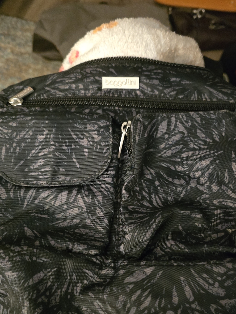 Baggallini Black & Gray Abstract Pattern Crossbody